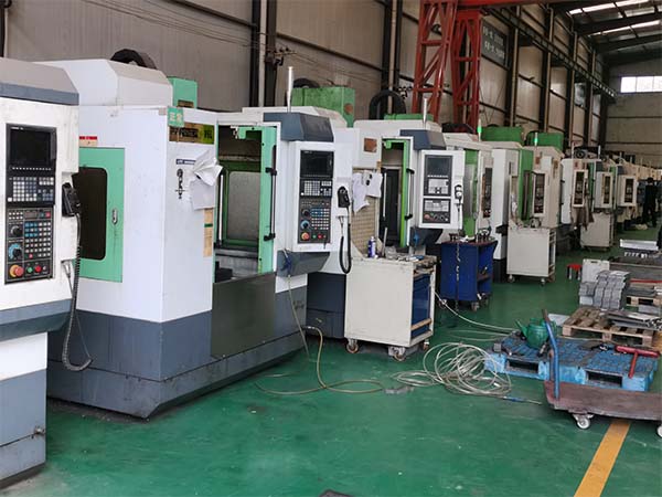 離心萃取設(shè)備機(jī)械加工車(chē)間