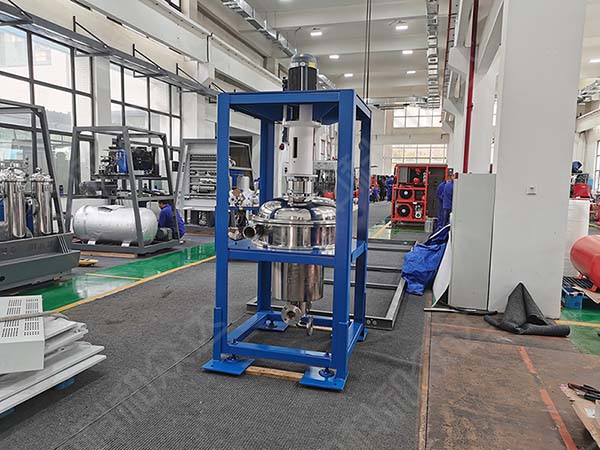 離心萃取設(shè)備裝配車(chē)間